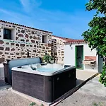 Casitas - Casa Higo With Shared Jacuzzi